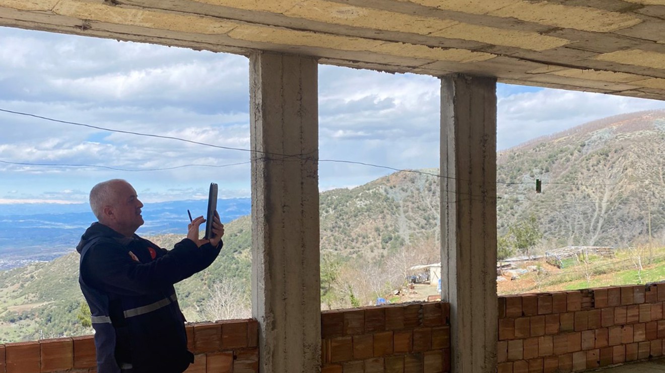 Selçuk Üniversitesi personeli, Osmaniye’de hasar tespit çalışması yapıyor